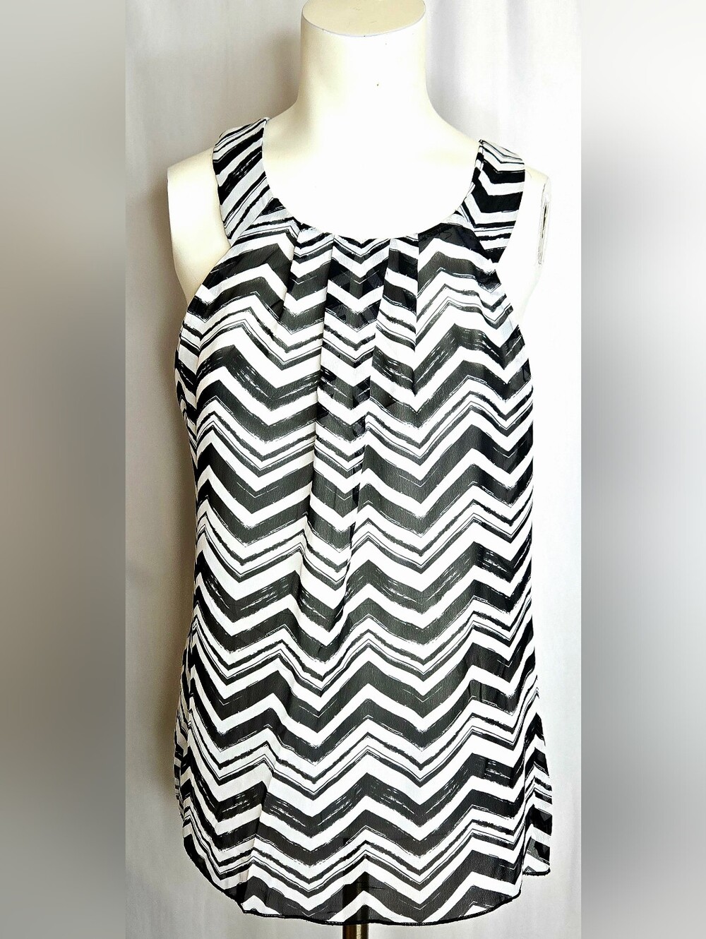 A. Byer Chevron Halter Neck Tank Top S Black White‎ Pleated Blouse Keyhole NWOT